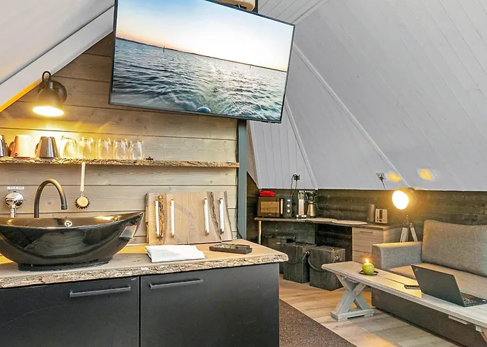 Private Aurora Samruam B Glass Roof Igloo