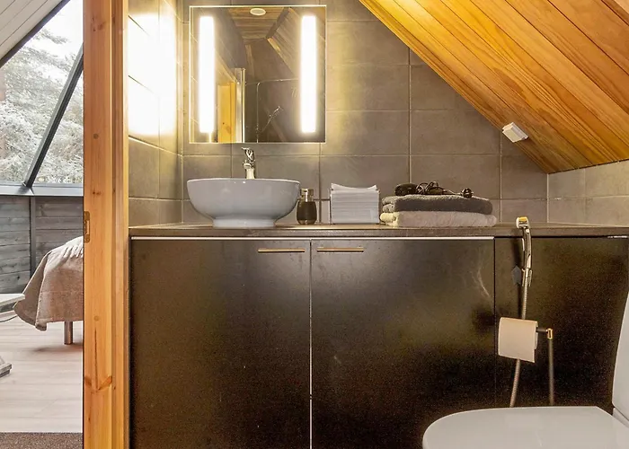 Private Aurora Samruam B Glass Roof Igloo Villa *